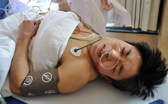36岁男子, 深夜猝死床上, 妻子哭喊说: 都是我害了你啊!