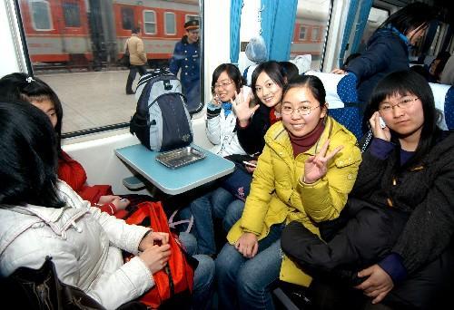 凭什么大学生坐车有减免, 初高中生坐车就是全价? 是这几点你没弄清