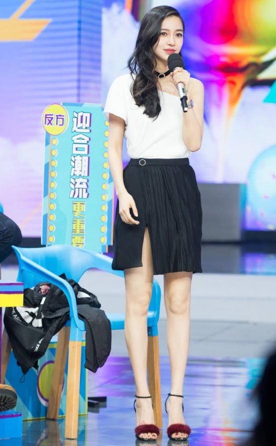 杨颖的高跟鞋绝了, 增高15厘米居然没有后跟, 仅靠脚趾支撑吗?