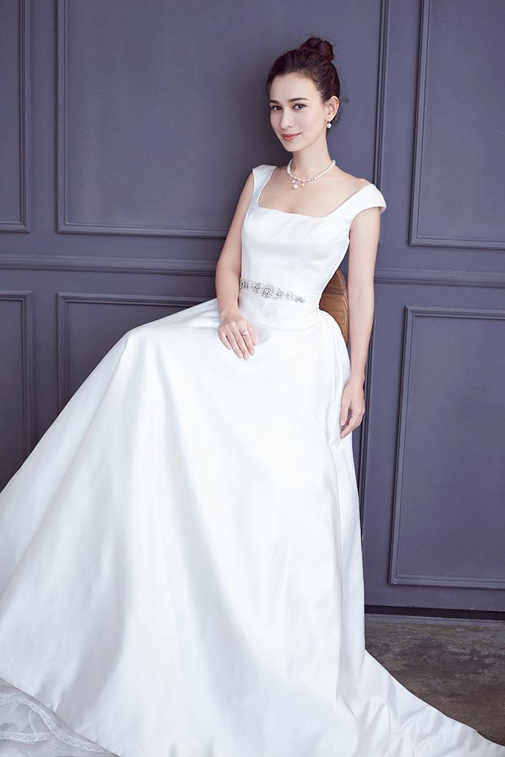 韩庚新晋女友卢靖姗 中美混血穿婚纱裙真好看!