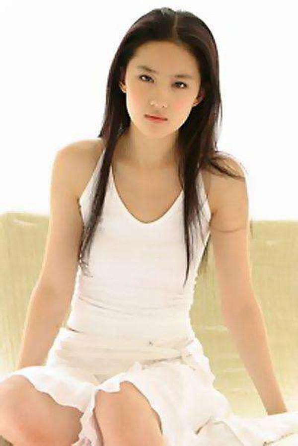 五张照片让你知道刘亦菲藏的有多深, 网友: 骗子, 骗了我们这么久!