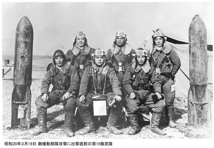 二战后期，日本的“神风特攻队”有多疯狂