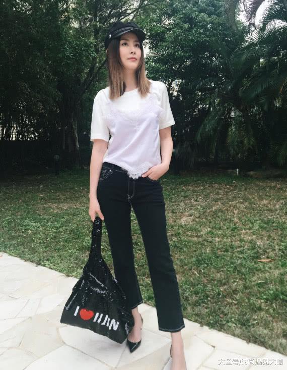 陈慧琳太敢了 开到“肚脐眼”的连体衣都敢穿 网友: 越老越敢穿