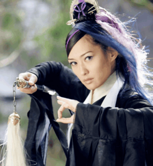 她被外籍男友骗财骗色, 被骗资产4亿, 在夜店被人下药, 如今活成这样