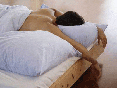 36岁男子, 深夜猝死床上, 妻子哭喊说: 都是我害了你啊!