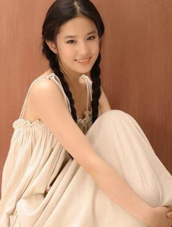 五张照片让你知道刘亦菲藏的有多深, 网友: 骗子, 骗了我们这么久!