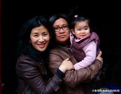 吴君如带女儿去旅行晒美照, 12岁陈是知长大了越来越美!