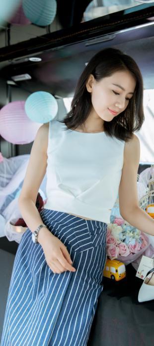 高圆圆好大胆! 透明裤印出三角区, 穿成这样赵又廷没意见?