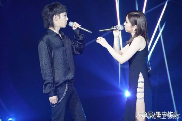 果真! 天王的女人没人敢碰, 《跑男》郑恺连礼节性的拥抱都不敢