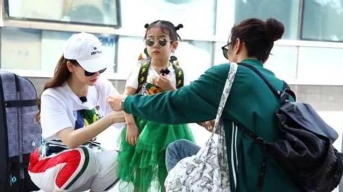 李承铉带女儿上新亲子综艺, 这个动作让许多网友都羡慕了