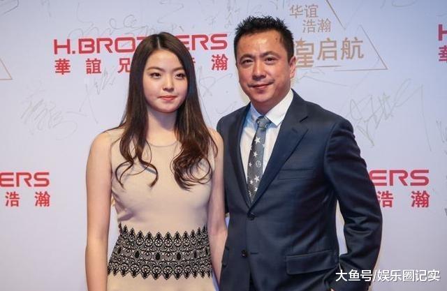 一出生就身家过亿, 在娱乐圈可以横着走, 却遭男友嫌弃太有钱