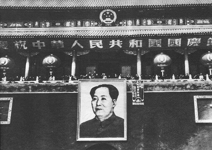 老照片 1950年国庆节 四十万人的游行队伍接受检阅