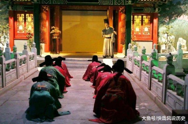 唐有为在《拟免跪拜诏》中考证过:"汉制,皇帝为丞相起(立);晋,六朝
