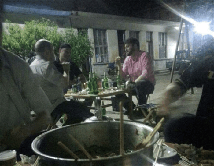 老外吃中国烧烤秒变吃货, <wbr>瞧瞧那些被中式烧烤征服的外国人