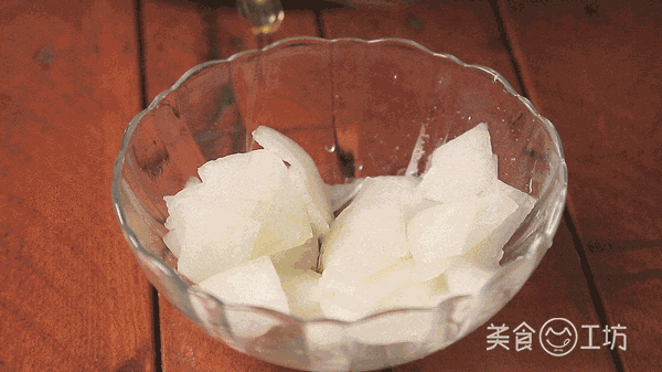 焦 溜 肉 片 gif gif 冬瓜/青椒/木耳/大蒜 鸡蛋/淀粉/生抽 盐/油