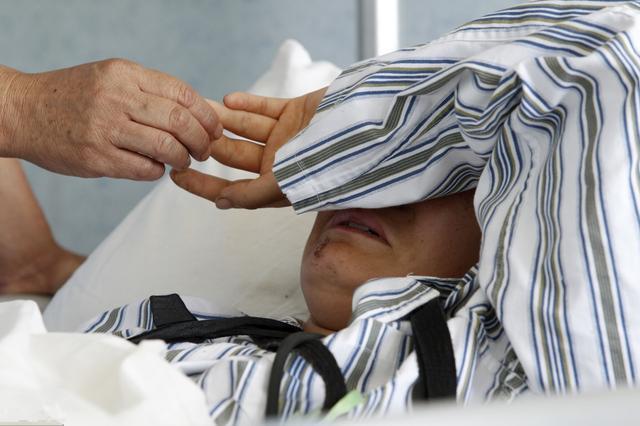 肝癌早期不痛不痒? 只要吃饭时出现这3这个“信号”, 别犹豫, 立马就医