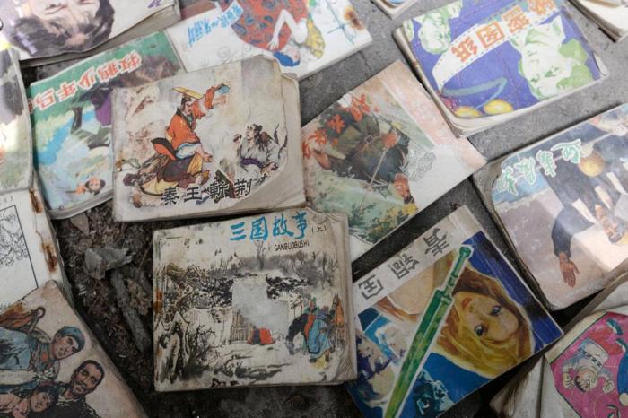 小煤房拆了, 却捡到“大宝贝”, 满满一地都是30年前的回忆