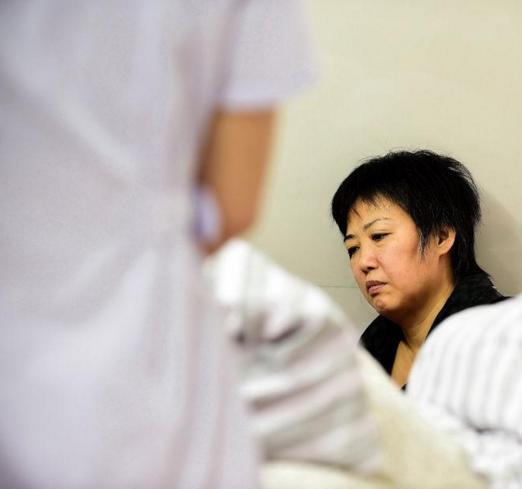 男子深夜求救, 医生询问原因, 媳妇憋红了脸: 这事也不赖我