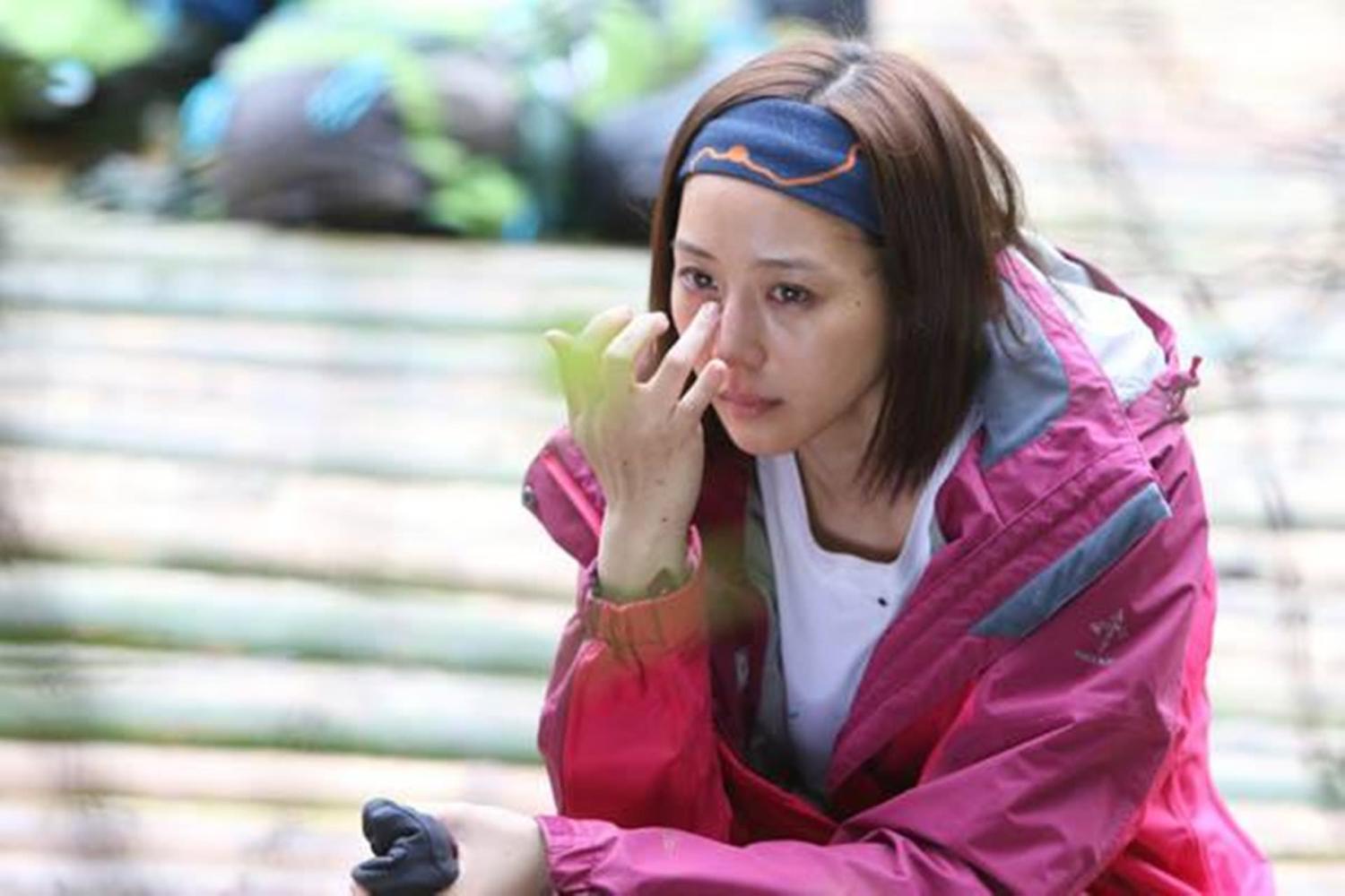 谁能懂女星生理期的痛: Baby身体被泼凉水, 张韶涵椅子上都是血!