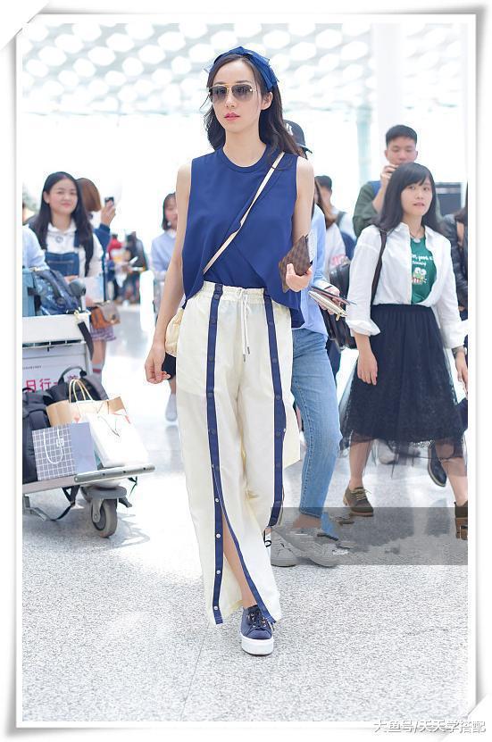 韩雪这裤子穿的真拉风! 直接开到大腿根, 网友: 这怎么走路啊?