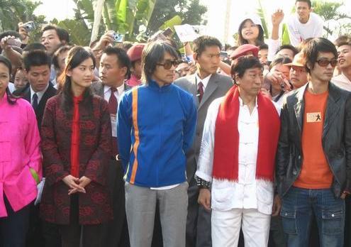 周星驰《功夫》珍贵幕后照片曝光: 这段戏原来是这么拍的!