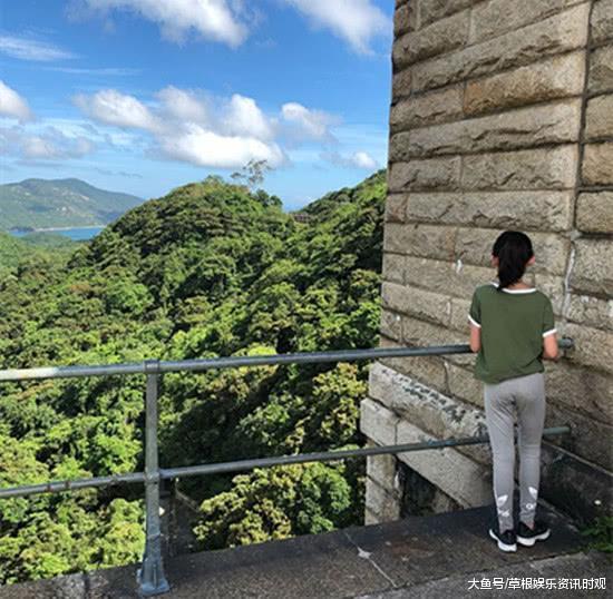 吴君如带女儿去旅行晒美照, 12岁陈是知长大了越来越美!