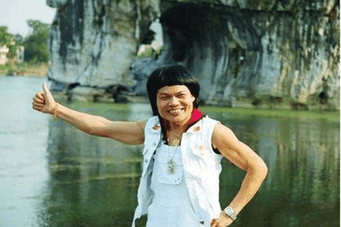 被誉为香港黄金丑角, 被娇妻榨干千万家产, 如今60多岁身价过亿