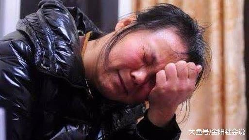 4岁小孙女总说肚子痛, 当医生在肚子取出这东西时, 婆婆看到哭了