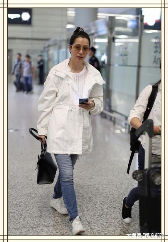 40岁海清胆真大! 素颜连眉毛都不画, 网友: 还不如路人大妈好看呢