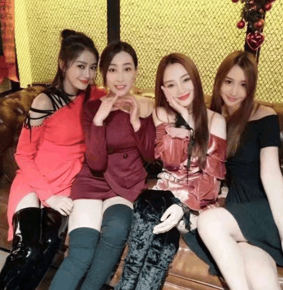 37岁李小璐穿连体裤撞上宋茜, 一个满满高级感, 一个却像淘宝女郎!