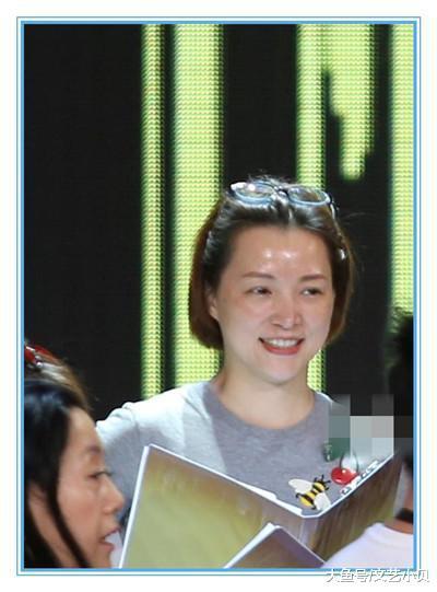 董卿的素颜, 男人看了都要怀疑人生, 网友: 简直换了一张脸!