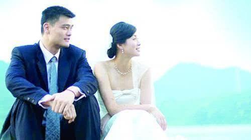 姚明妻子近照曝光, 37岁依旧貌美如花身材火爆, 八岁女儿1米6