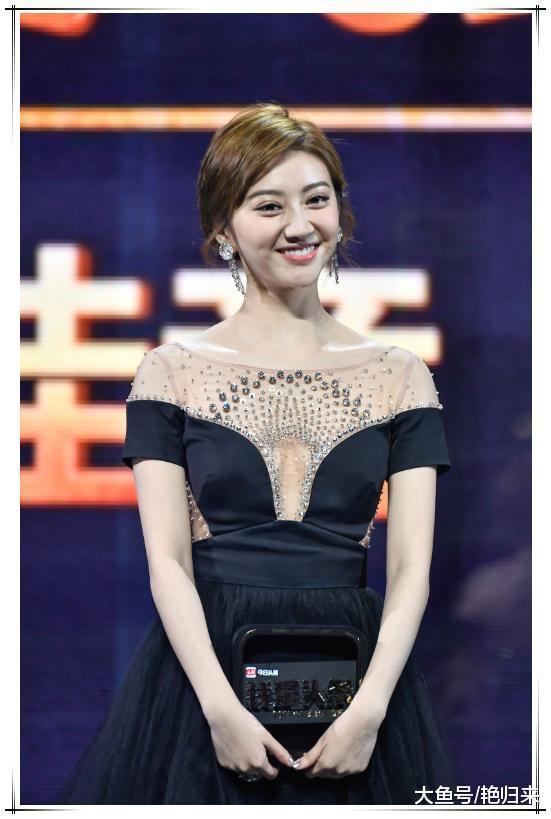 景甜这深V裙穿的真尴尬! 网友: 厉害了张继科!