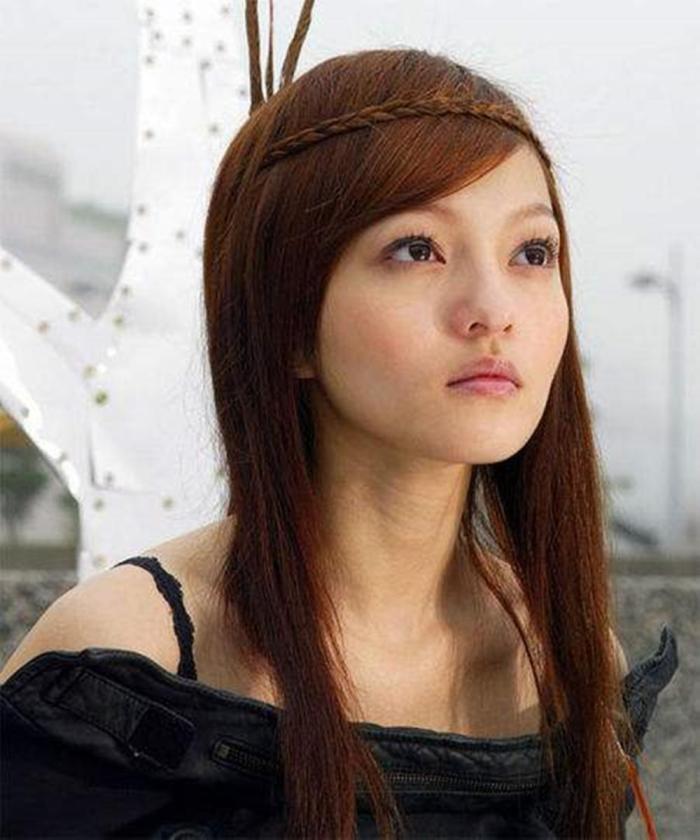 谁能懂女星生理期的痛: Baby身体被泼凉水, 张韶涵椅子上都是血!