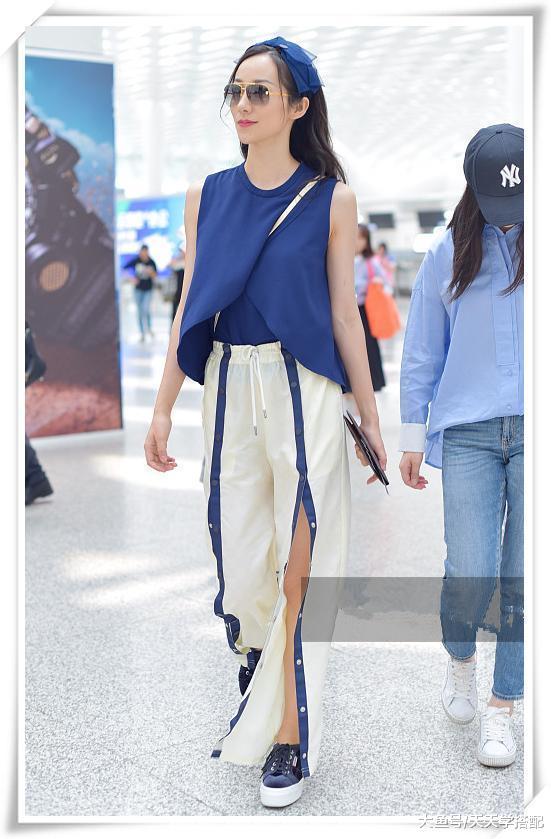 韩雪这裤子穿的真拉风! 直接开到大腿根, 网友: 这怎么走路啊?