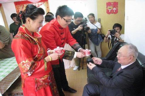 好哥们结婚我没去, 给转账2000, 手机屏幕一亮, 我把婚离了