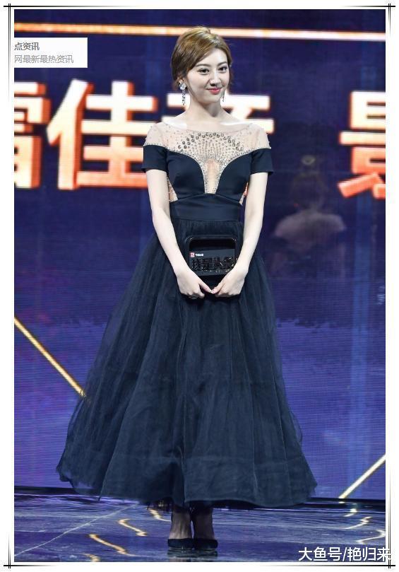 景甜这深V裙穿的真尴尬! 网友: 厉害了张继科!