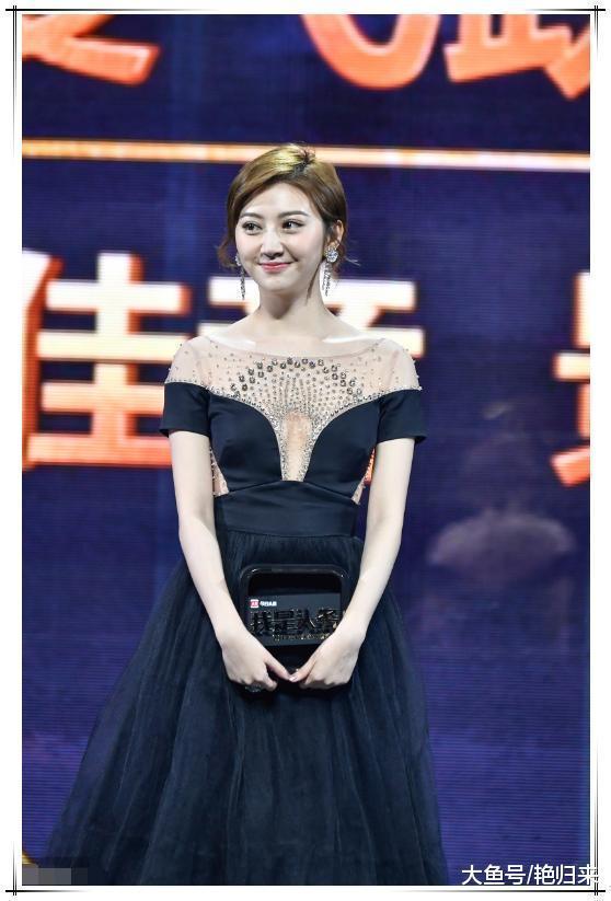 景甜这深V裙穿的真尴尬! 网友: 厉害了张继科!