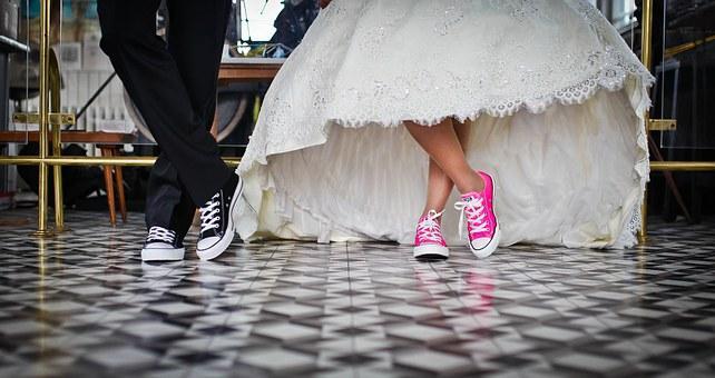 晚婚或者不婚? 中国人的幸福感靠什么维系?