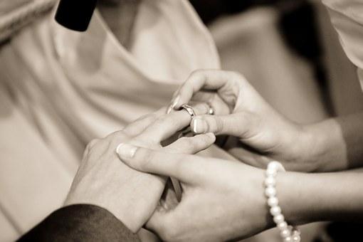 晚婚或者不婚? 中国人的幸福感靠什么维系?