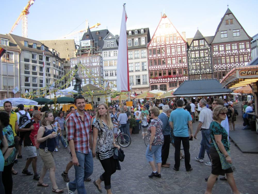 德国经济那么发达, 为什么房价涨速远远低于工资呢? 关键还是政策