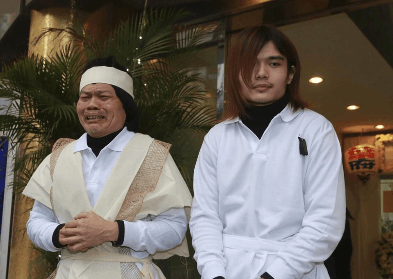 被誉为香港黄金丑角, 被娇妻榨干千万家产, 如今60多岁身价过亿