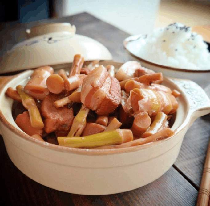 味道鲜美的干笋啤酒炖肉 简单易做还好吃 一道非常下饭的菜品