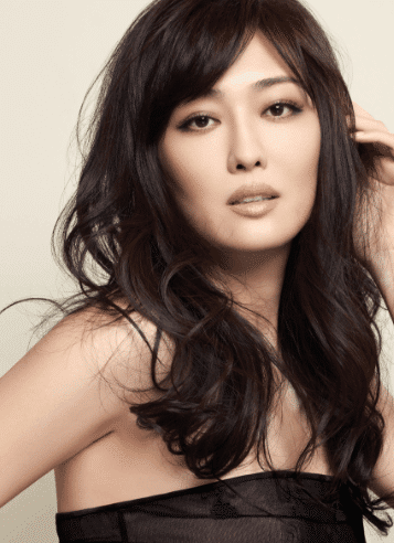 她被外籍男友骗财骗色, 被骗资产4亿, 在夜店被人下药, 如今活成这样