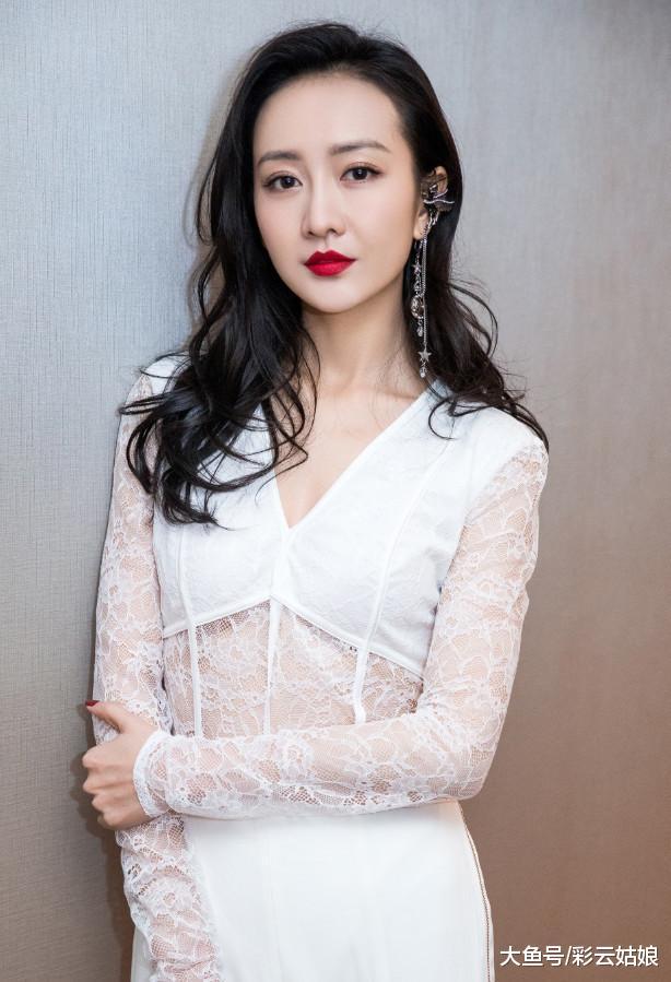 王鸥穿“蕾丝装”太性感, 上身只遮重要部位, 网友: 性感给谁看呀!