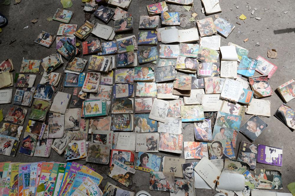 小煤房拆了, 却捡到“大宝贝”, 满满一地都是30年前的回忆