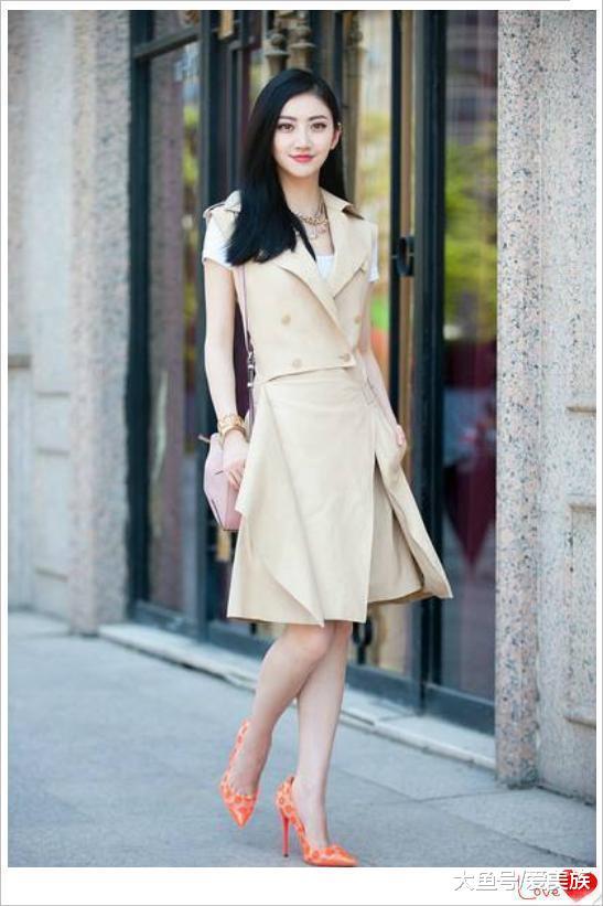 景甜现身活动, 最近身材变化太明显, 网友: 张继科都功劳吧!