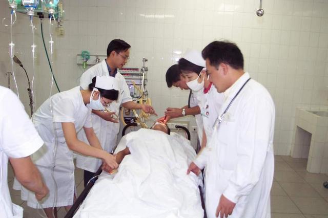 男子深夜求救, 医生询问原因, 媳妇憋红了脸: 这事也不赖我