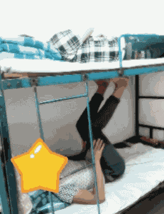 这些年最沙雕的动图给翻了出来,我们来感受下: 植物大战僵尸——女生