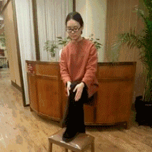 第9节:拍肚脐(神阙,关元俞穴) gif 方法:双手一前一后交叉,拍打神阙